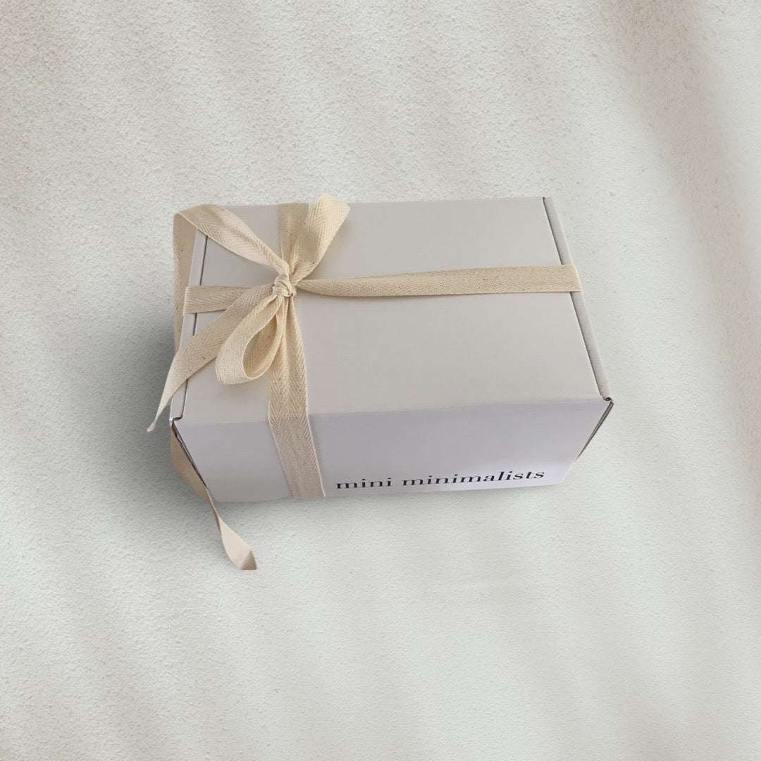 box: minimal box with cotton ribbon